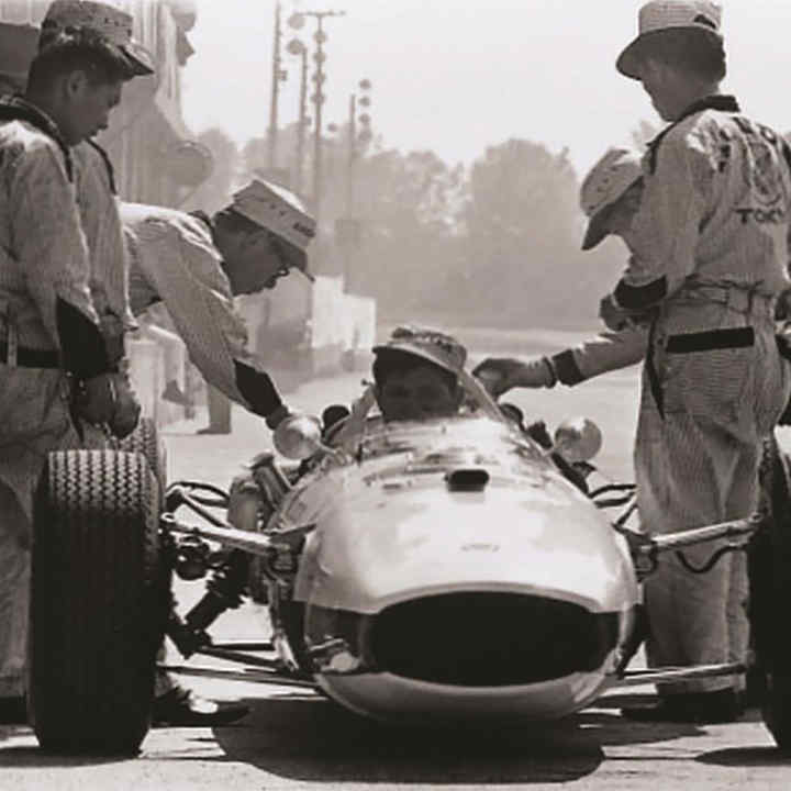 Soichiro Honda v rámci príprav na naše prvé preteky seriálu Formuly 1 v roku 1964 pri Veľkej cene Maďarska.